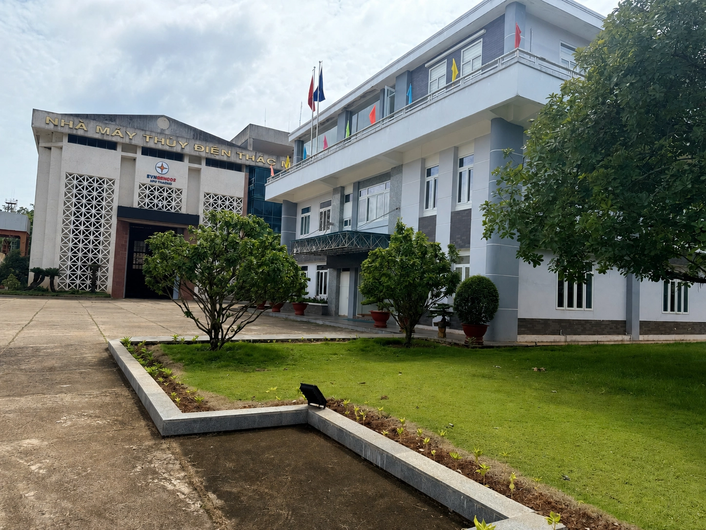 Ảnh khu&ocirc;n vi&ecirc;n TMP (1)