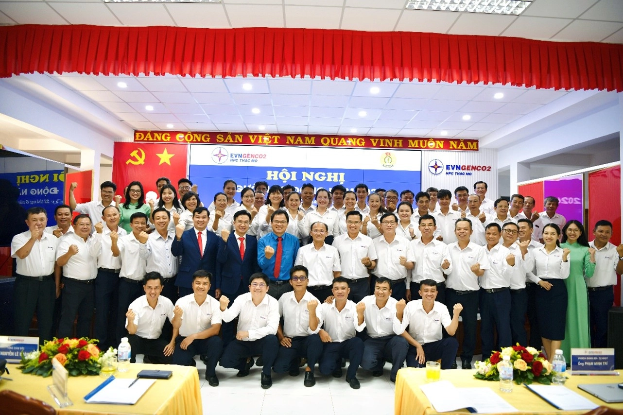 Chụp ảnh lưu niệm (1)