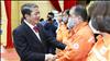 Phó Chủ tịch Quốc hội Nguyễn Đức Hải thăm, tặng quà người lao động Công ty Thủy điện Hòa Bình