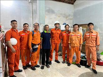 Lực lượng kỹ thuật trẻ TMP trong công tác hỗ trợ phục hồi hệ thống điện sau mưa lũ tại Trung Bộ