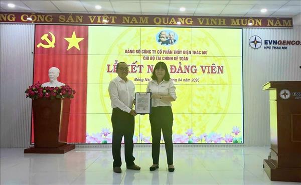 TMP kết nạp Đảng viên mới: Khẳng định bản lĩnh, tiếp nối hành trình cống hiến