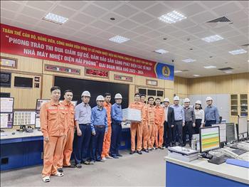 Công đoàn Điện lực Việt Nam động viên, tặng quà người lao động Nhiệt điện Hải Phòng giai đoạn mùa khô 2024