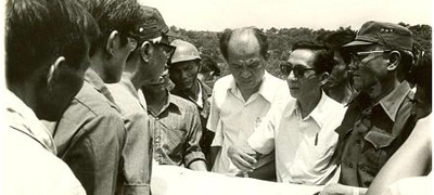 Đồng chí Võ Văn Kiệt cùng Đoàn chuyên gia cao cấp khảo sát công trình Thủy điện Thác Mơ năm 1983